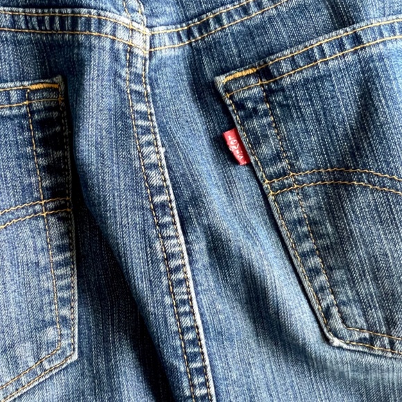 Levi jean skirt, medium wash, side slit, 33” waist - Picture 3 of 4